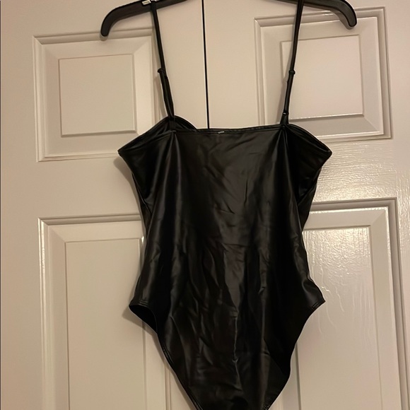 Black Forever 21 Faux Leather Bodysuit L - Picture 6 of 6
